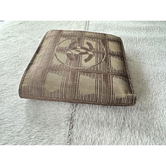 Chanel Vintage Bifold Wallet - Picture 3 of 11